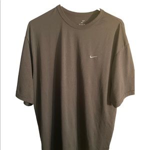 Nike mens dri fit T-shirt. Black w silver sewn in swoosh!